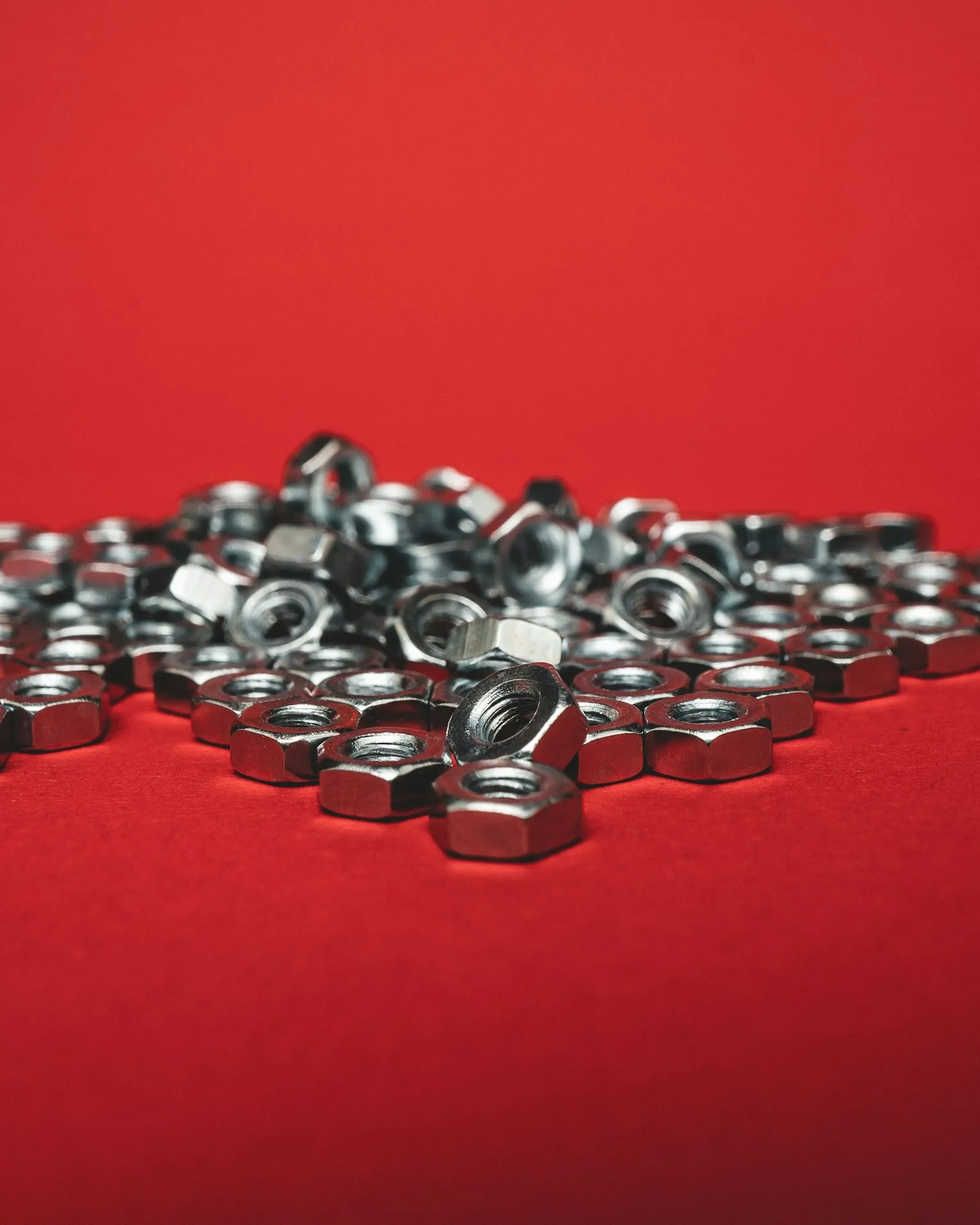 Klein installatiemateriaal zoals moeren en connectoren