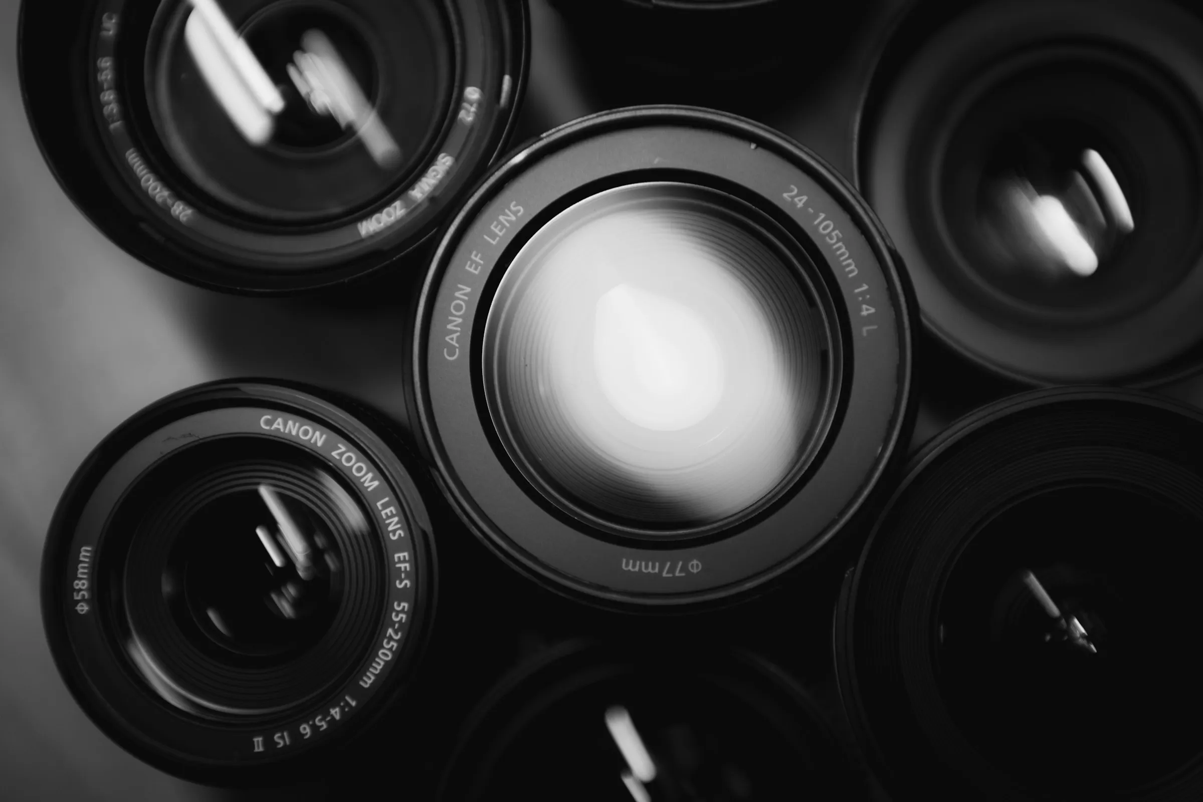 Zes zoomlenzen in een hexagonale opstelling